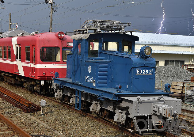 The 15th 雷写真コンテスト受賞作品 Excellent Work -Electric locomotive does not run with lightning-